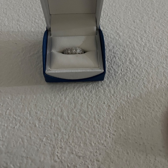 Halo 14K white gold diamond wedding/ promise ring - Picture 12 of 13